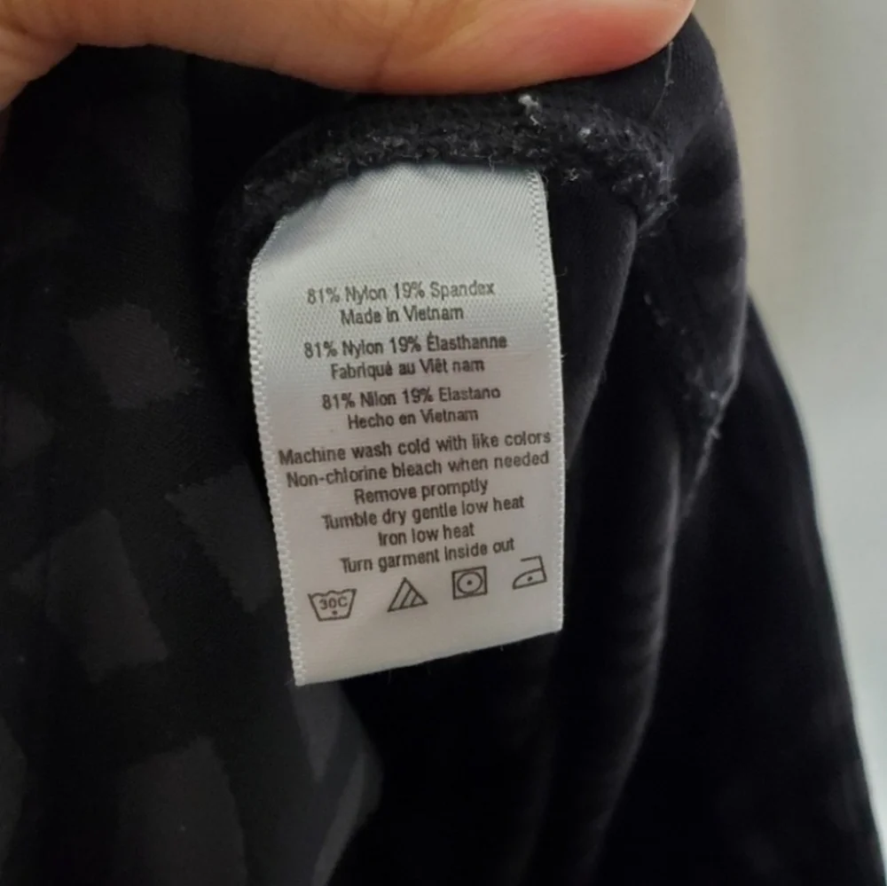 Alo Yoga Black & Gray Arch Graphic Print Tight Leggings